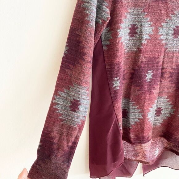 Le Lis Southwestern Patterned Cozy Split Back Top - Picture 3 of 8